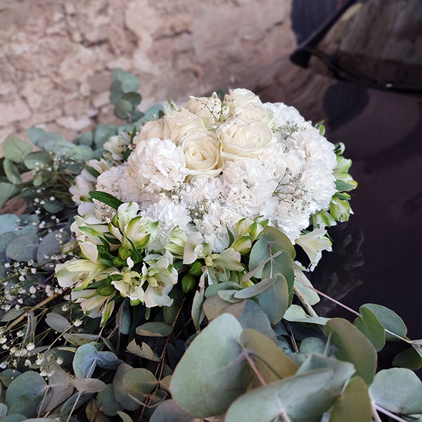 Décoration florale voiture